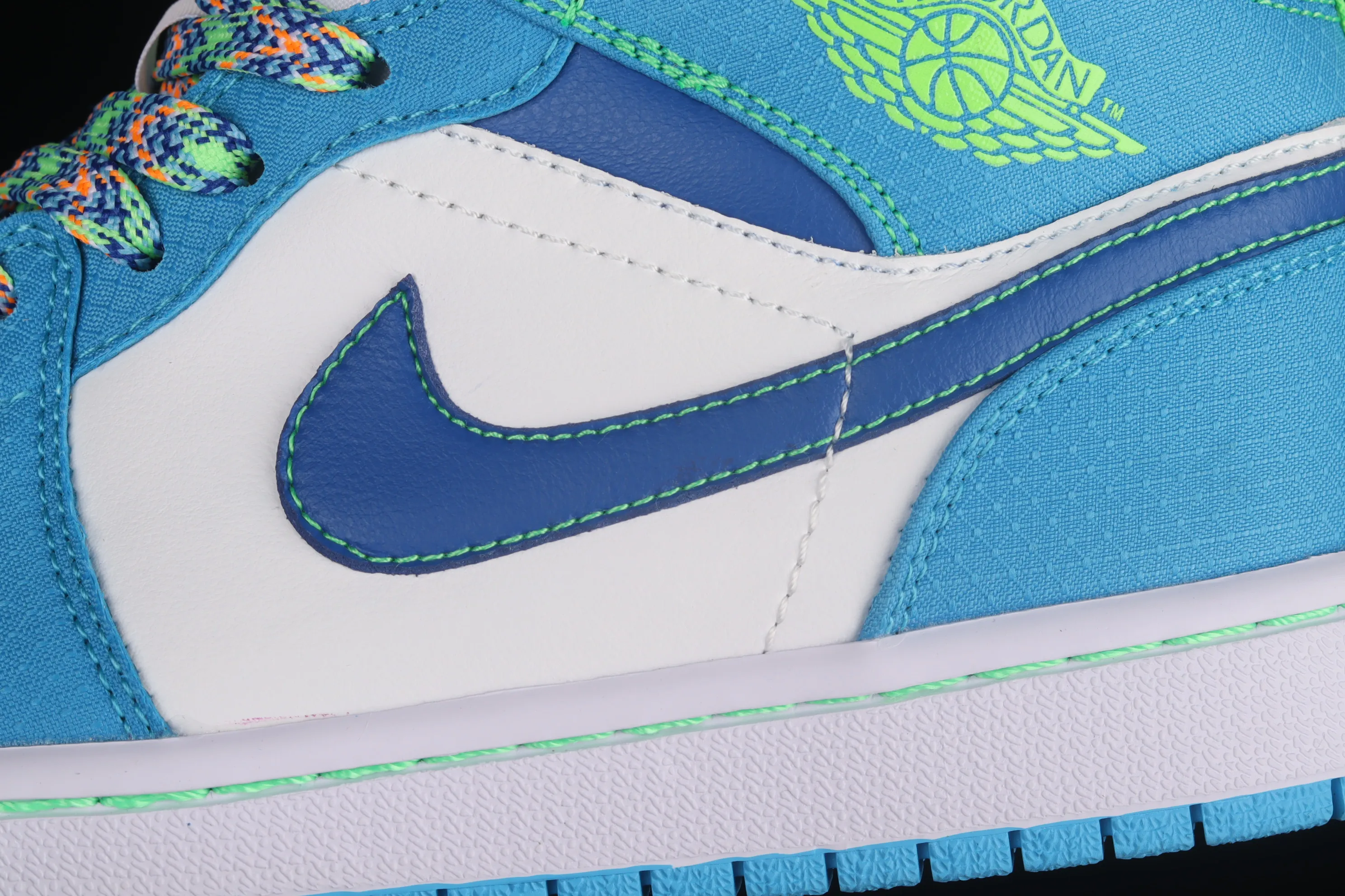 All Categories Air Jordan Jordan Series Basketball Shoes Air Jordan 1 Mid Differentiated Edition Air Jordan 1 Mid AJ1 Joe 1 Blue and Green Chinese Culture Basketball Shoes DA8010-400